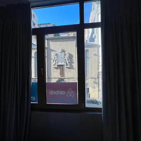 Synagogue Yeshua Tova Magheru Apartment